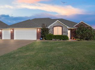 8099 E Silverado Rd, Claremore, OK 74019
