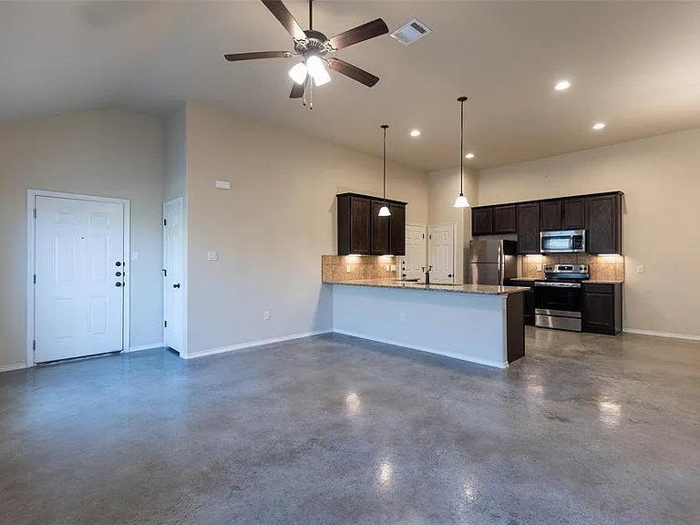 351 Joanne Loop #A — Photo 7