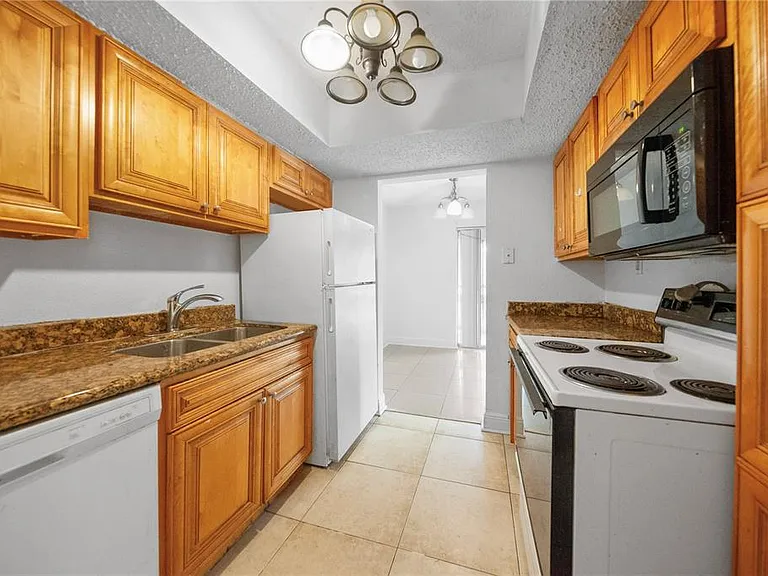 4709 S Texas Ave #4709D — Photo 6