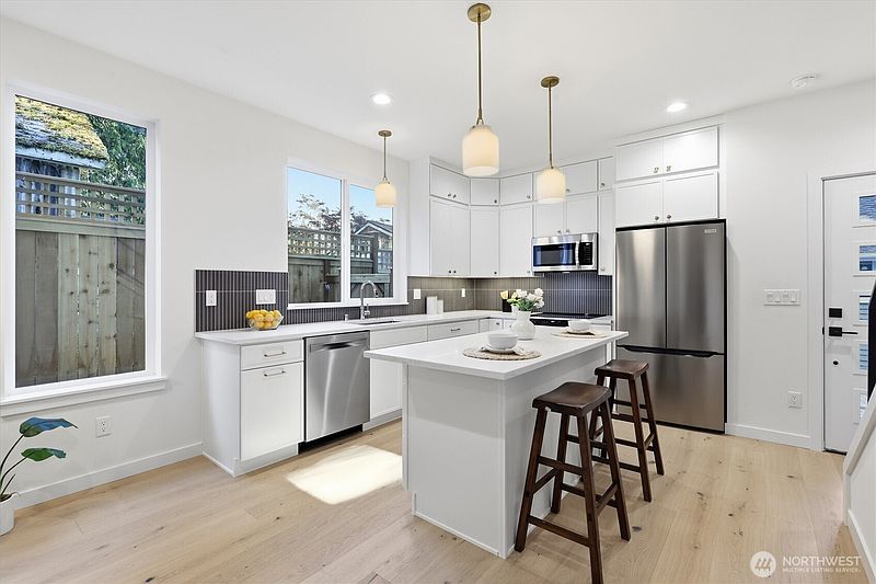 3rd image of 13353 25th Avenue NE