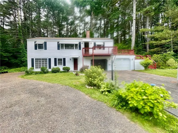 12 Tom Lee Dr, North Smithfield, RI 02896
