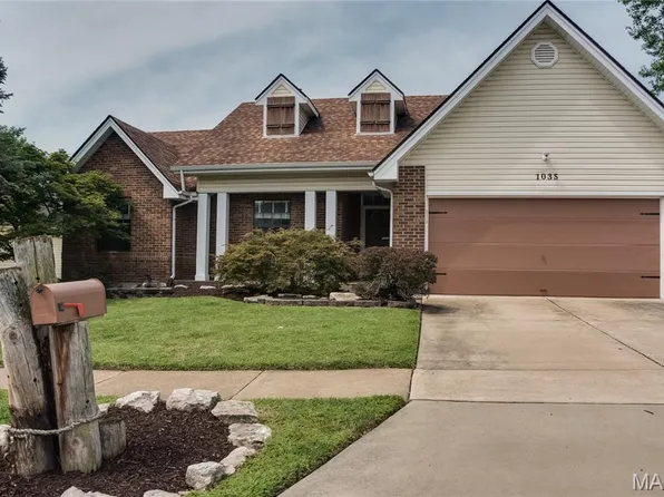 1035 Johanna Dr, Ballwin, MO 63021