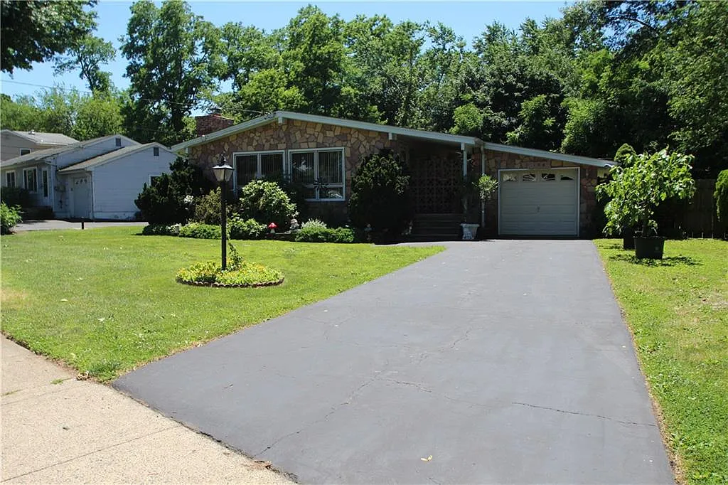 186 Norwood Ave photo 1