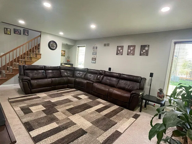 1027 Congress Dr — Photo 4
