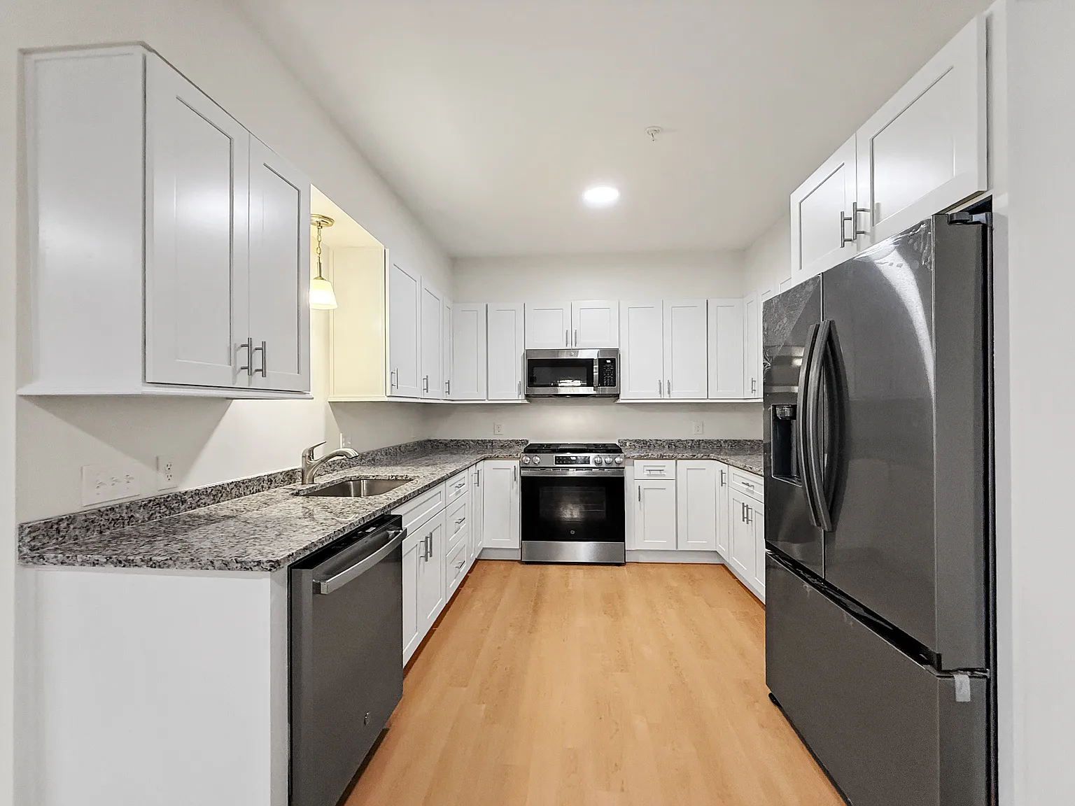 2 bed, 965 sqft, $2,900 — Photo 1