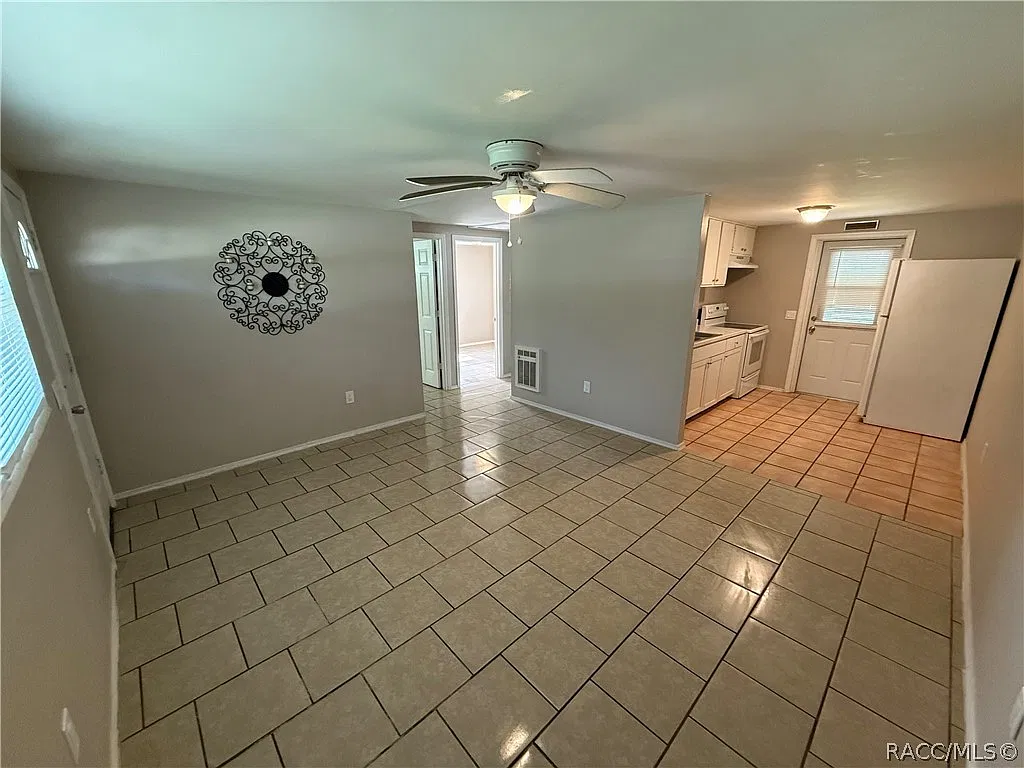 2 bed, 1.0 bath, 636 sqft, $1,200 — Photo 3