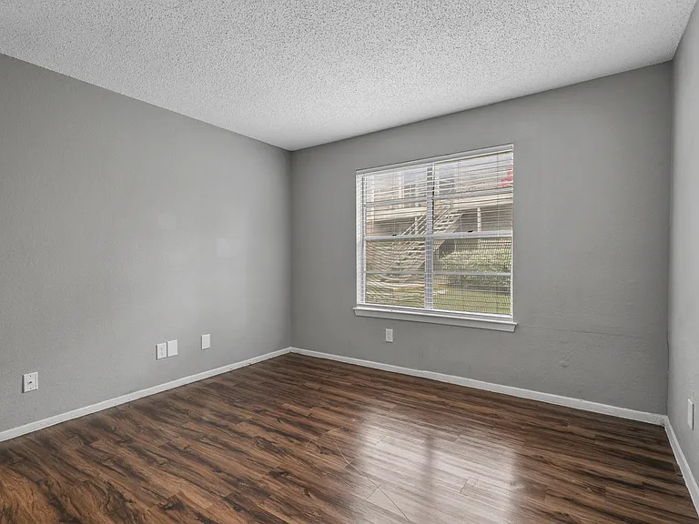 Cedar Point Apartments — Photo 12