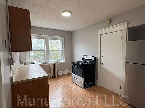 3rd image of 173 Elm St APT B21