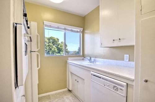 5th image of 4655 Lamont St APT 310