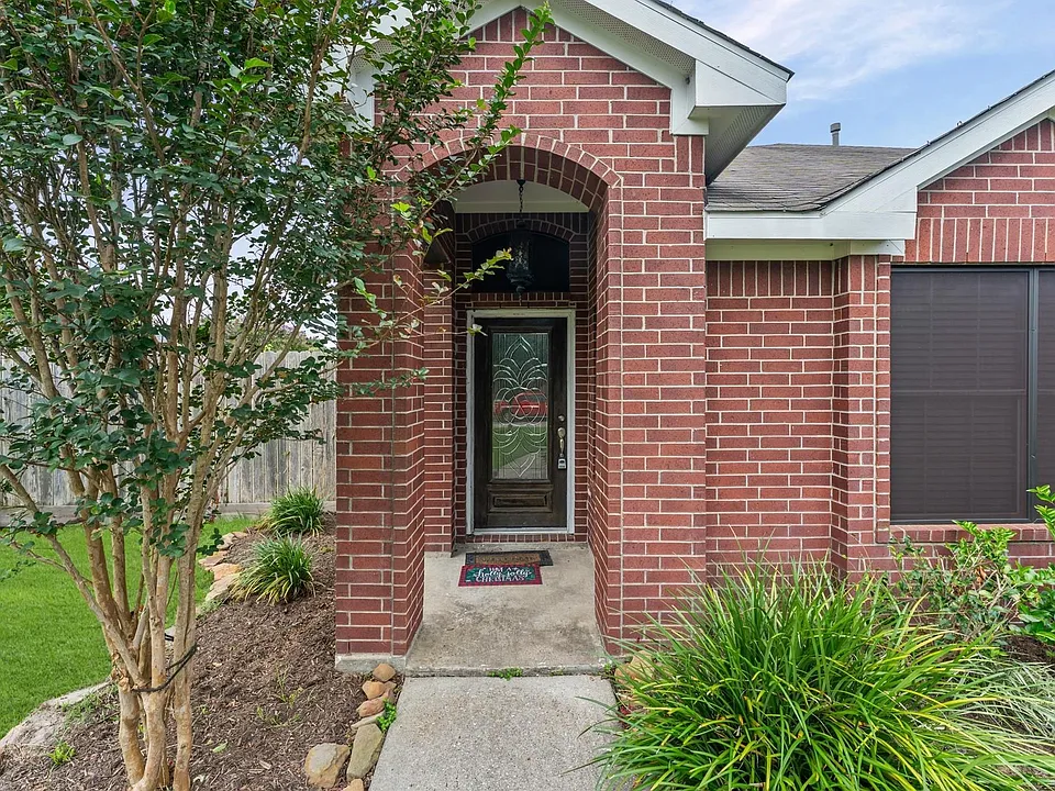 1875 Redwood Ln