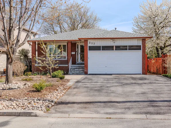 217 McAllister Rd, Toronto, ON M3H 2P1