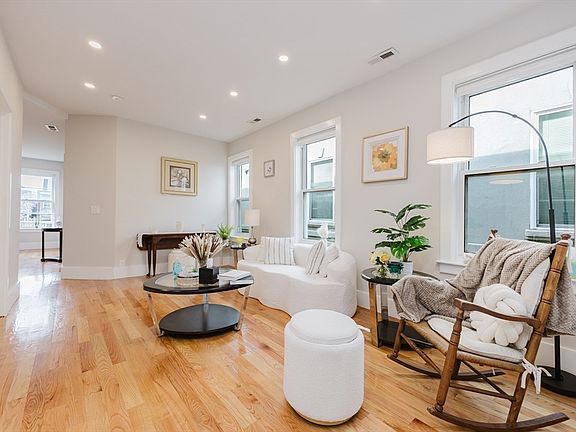 5th image of 326 Chelsea St #3