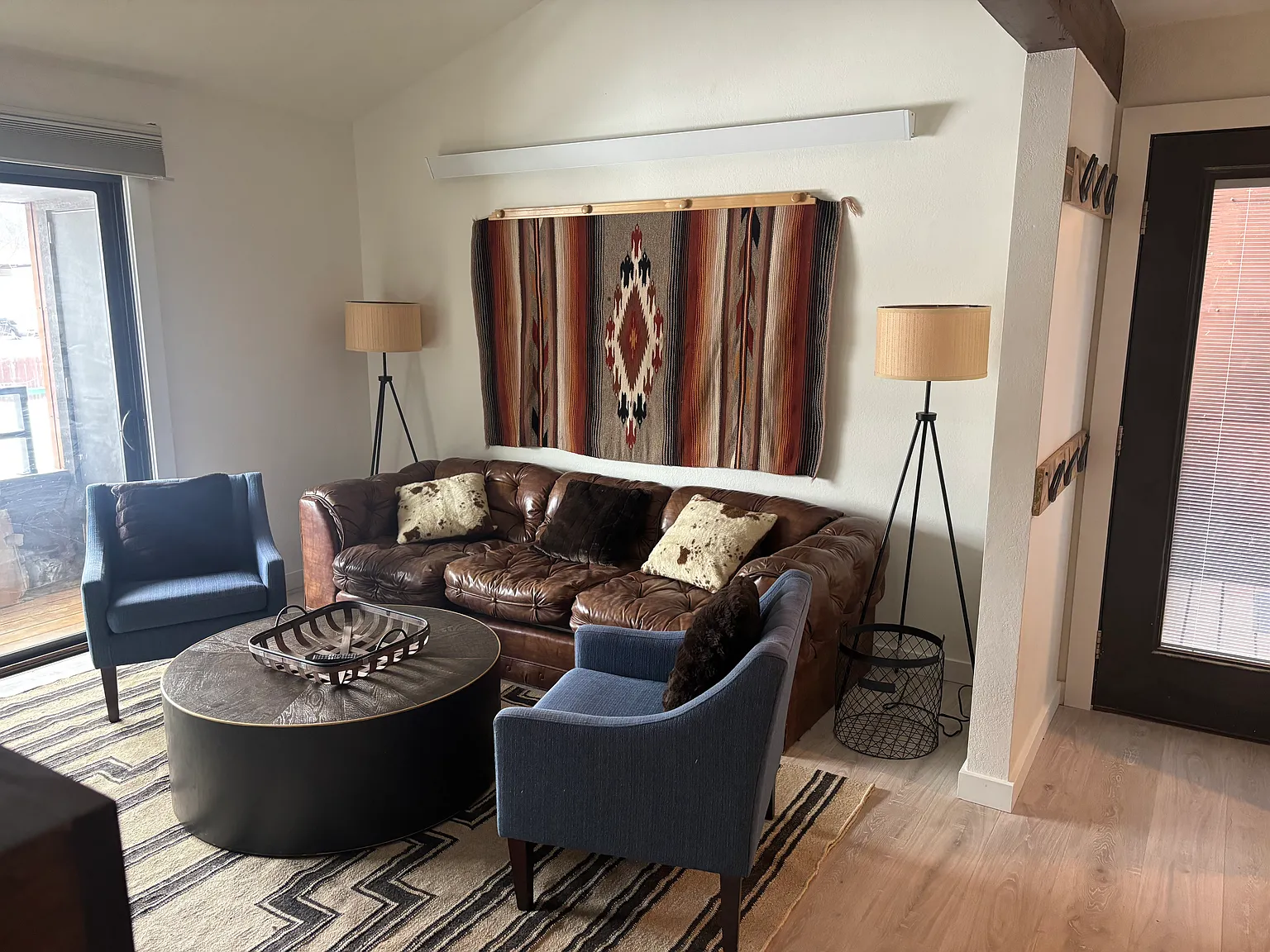 355 W Deloney Ave — Photo 3