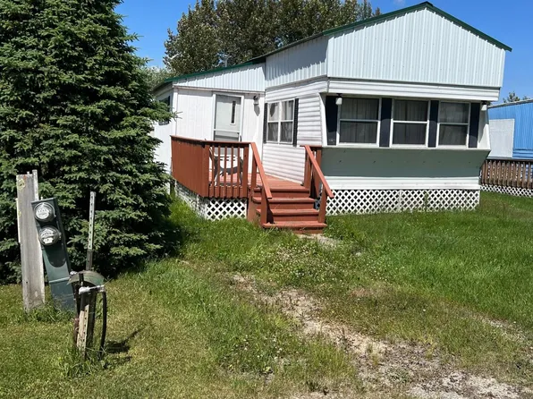 32 Warroad Ests, Warroad, MN 56763