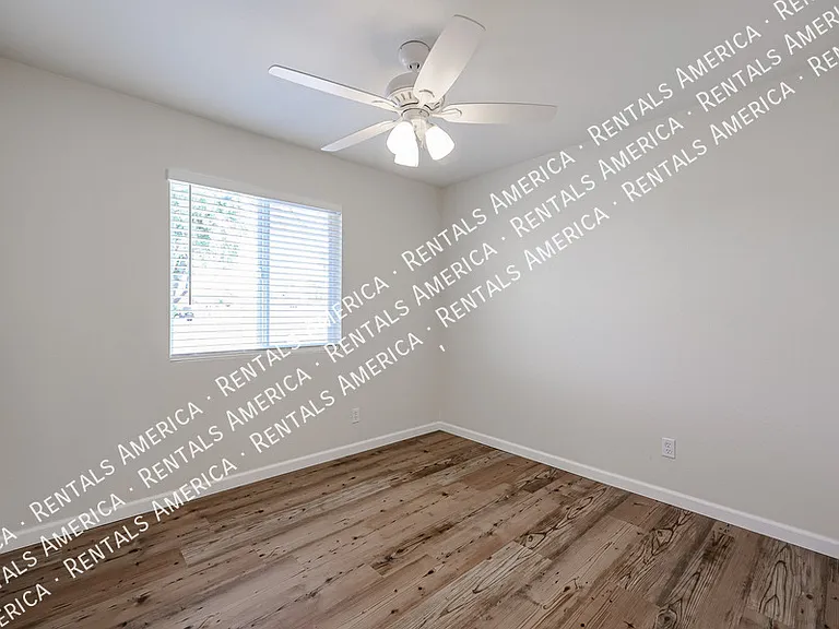 13861 N 48th Ave — Photo 16