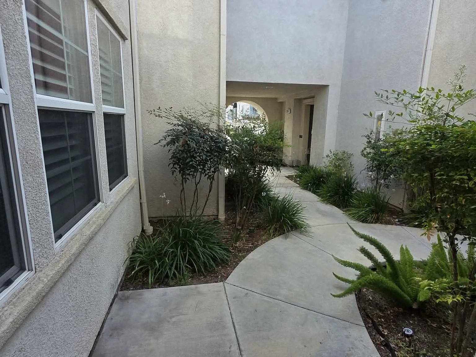 3 bed, 2.5 bath, 1700 sqft, $3,300 — Photo 3