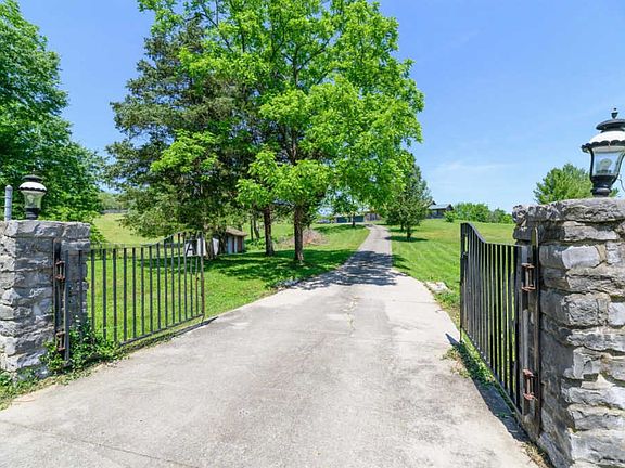 5th image of 457 Sycamore Dr