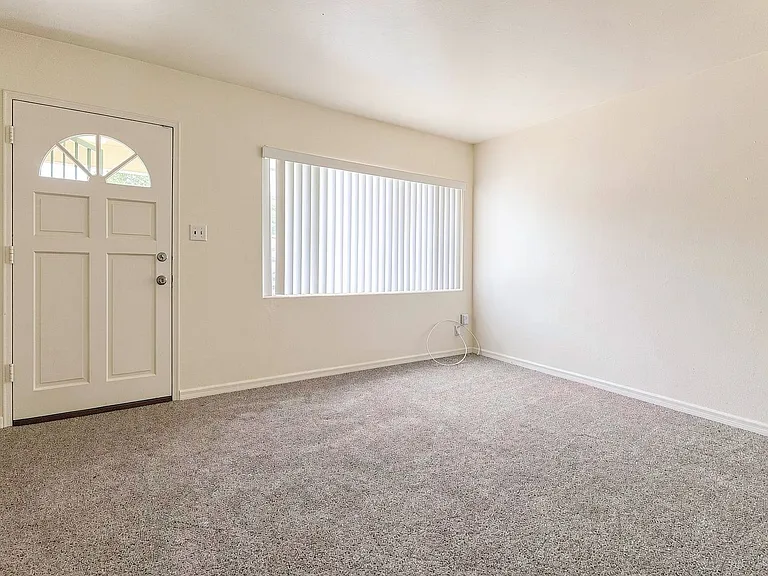 404 Normandy St — Photo 2
