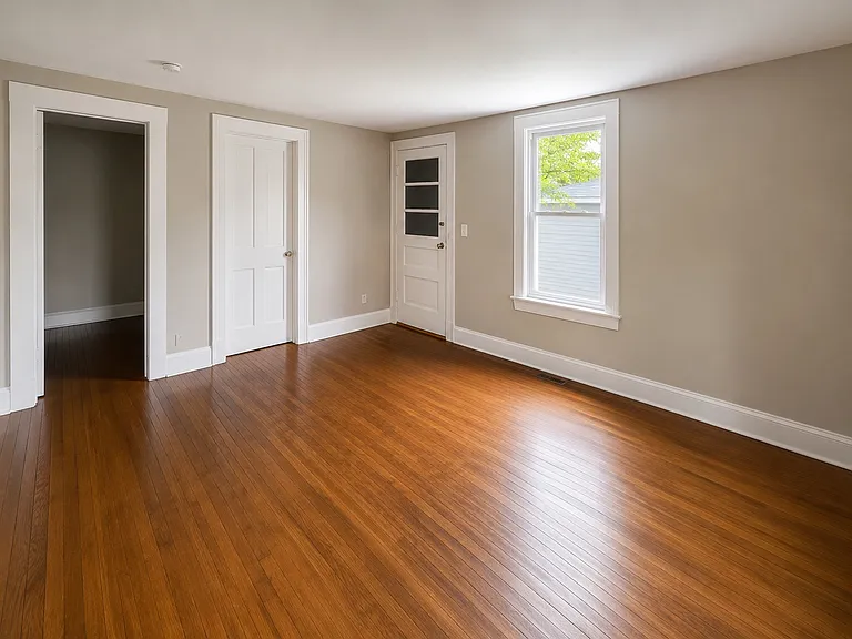 114 Main St #1R — Photo 2