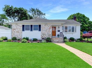 309 Hillcrest Dr, Seaford, NY 11783