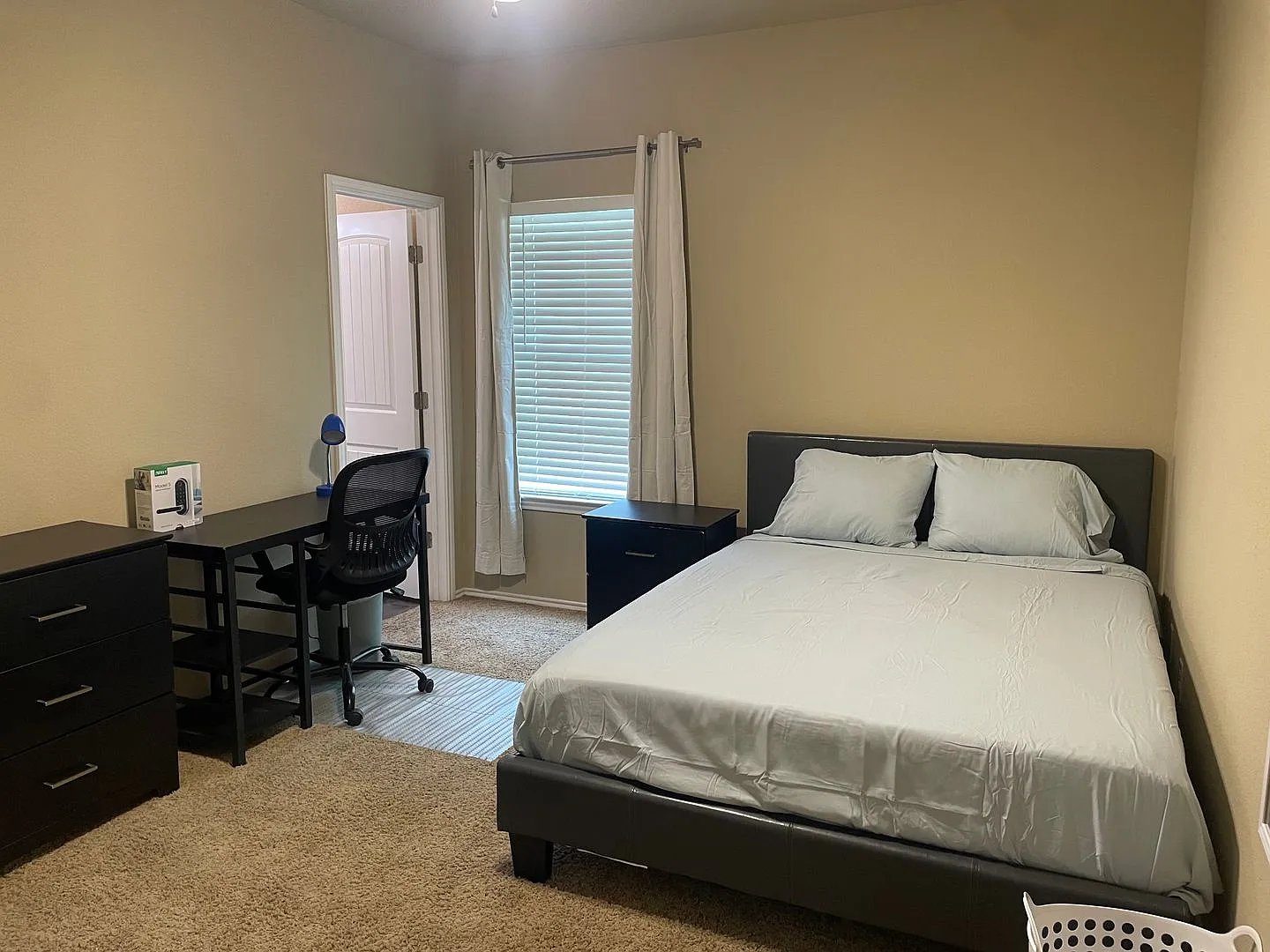 323 French Ave Fully Furnished 5 Bed / 4 Bath Near Baylor — Photo 4