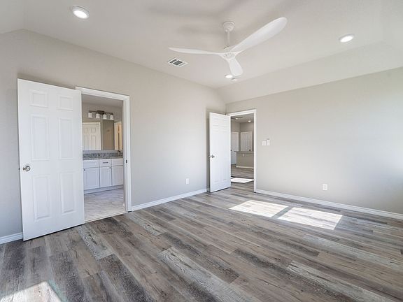 5th image of 1032 Springview Ln