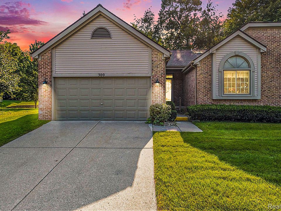 1st image of 300 Pineknoll Ct