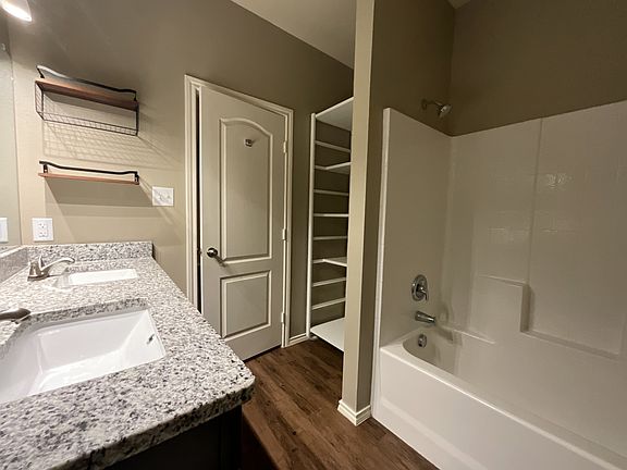 3rd image of 342 River Oaks Dr