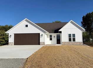 W6838 Goldfinch Dr, Greenville, WI 54942