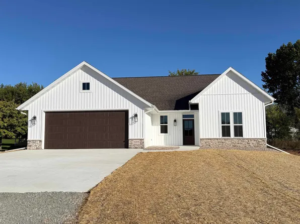 W6838 Goldfinch Dr, Greenville, WI 54942