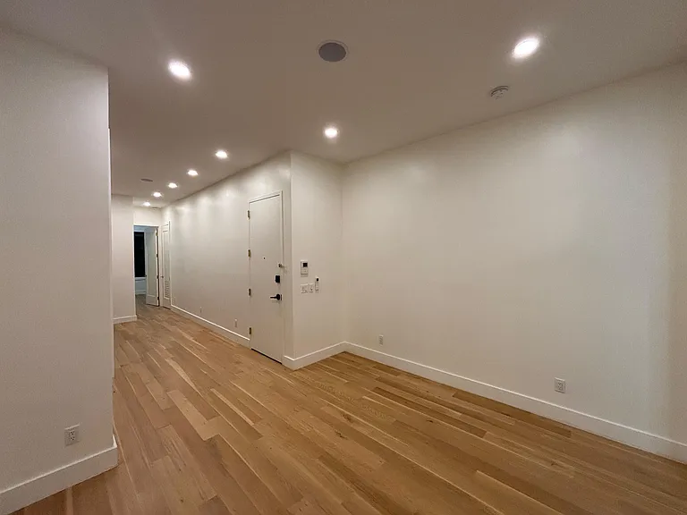 50 Grace St #3RR — Photo 5