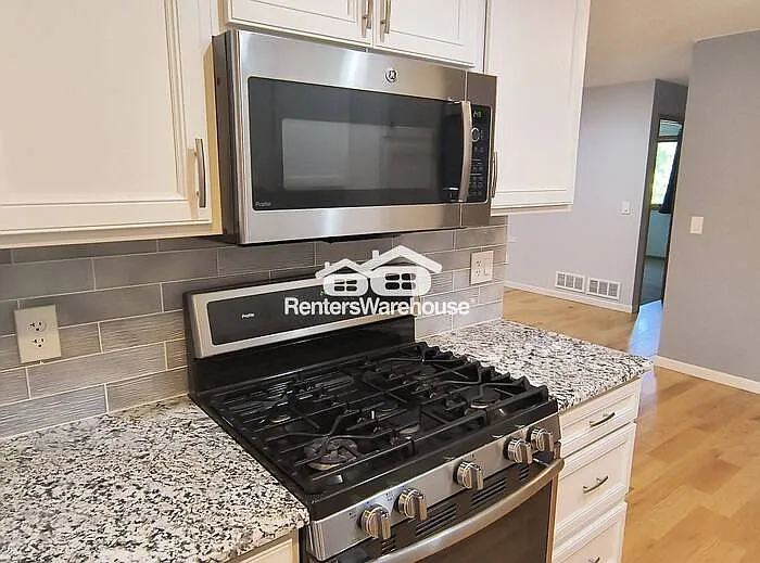 950 Butte Ct — Photo 6