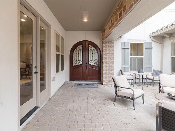 5th image of 131 S Curly Willow Cir