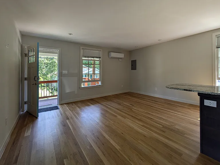 109 Martin St — Photo 3