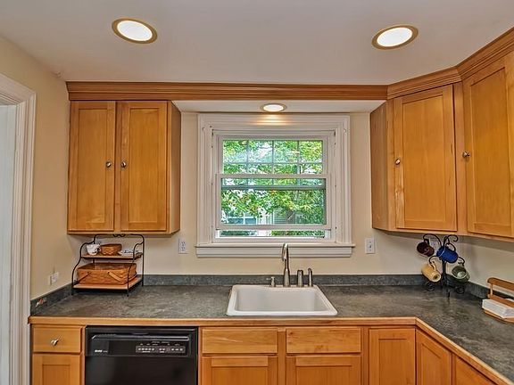5th image of 7 Highland St