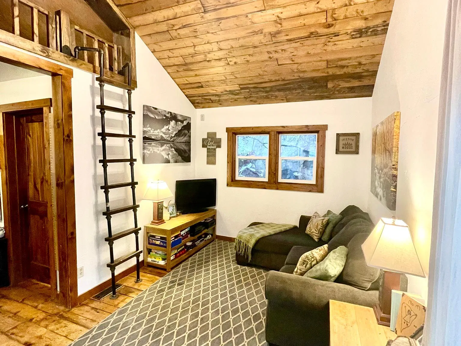 2 bed, 988 sqft, $2,000 — Photo 2