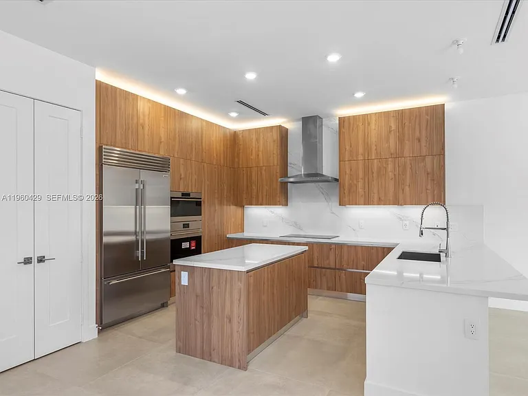 19701 NE 16th Pl — Photo 38