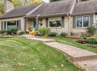 9609 Ridge Blvd, Wauwatosa, WI 53226