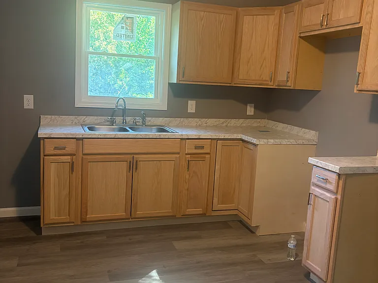 1302 Sharpe St — Photo 4