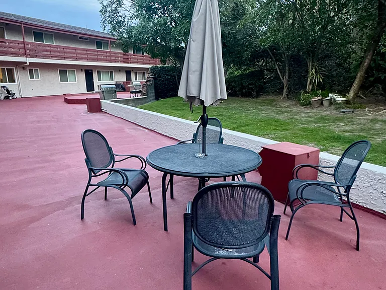 1523 E Windsor Rd #105B — Photo 28