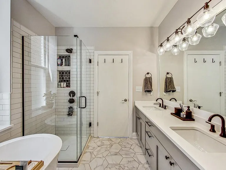 520 N Noble St #2S — Photo 13