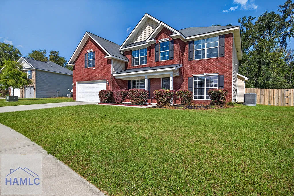 4 bed, 2.5 bath, 2801 sqft, $2,500 — Photo 2
