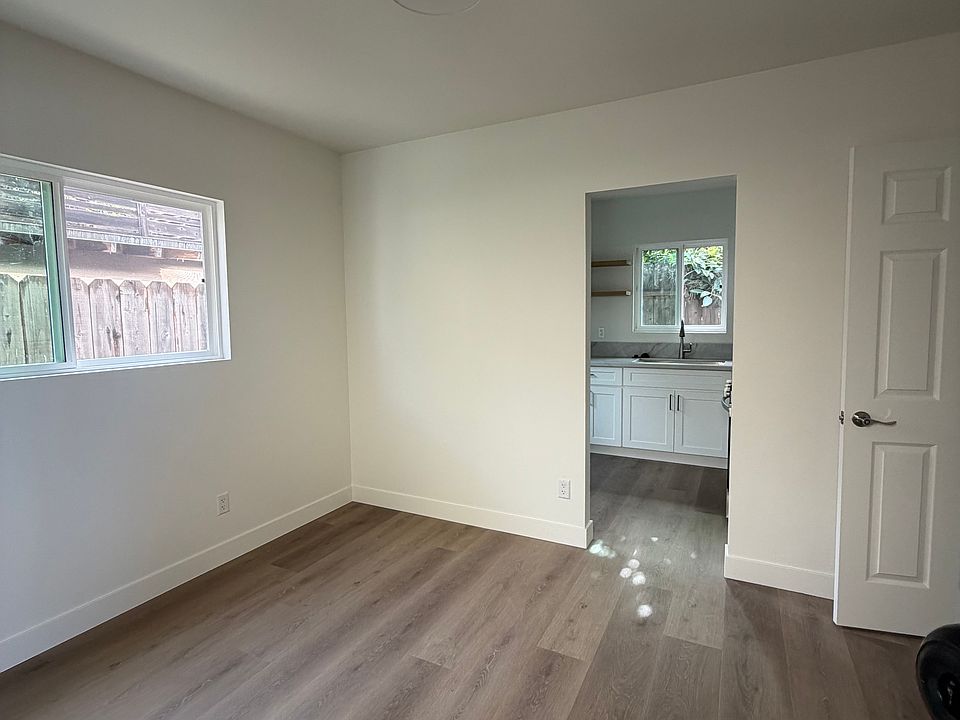1st image of 2122 J St #1/2