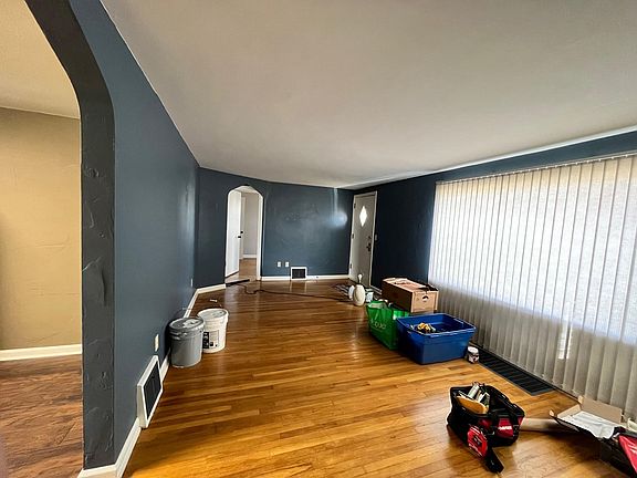 3rd image of 917 N Main St