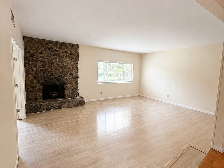 15942 Londelius St — Photo 6
