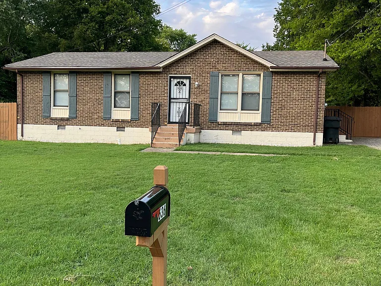 636 Baldwin Ct — Photo 1