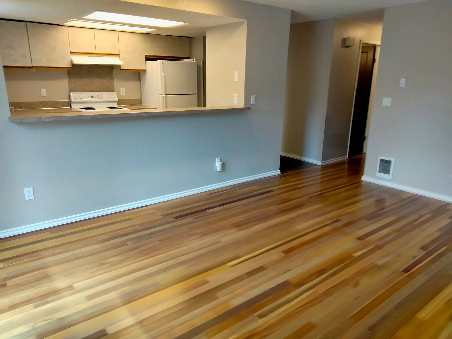 2 bed, 820 sqft, $2,300 — Photo 3