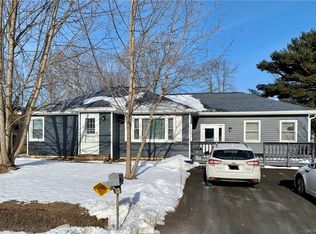 6575 Lakeshore Rd, Cicero, NY 13039