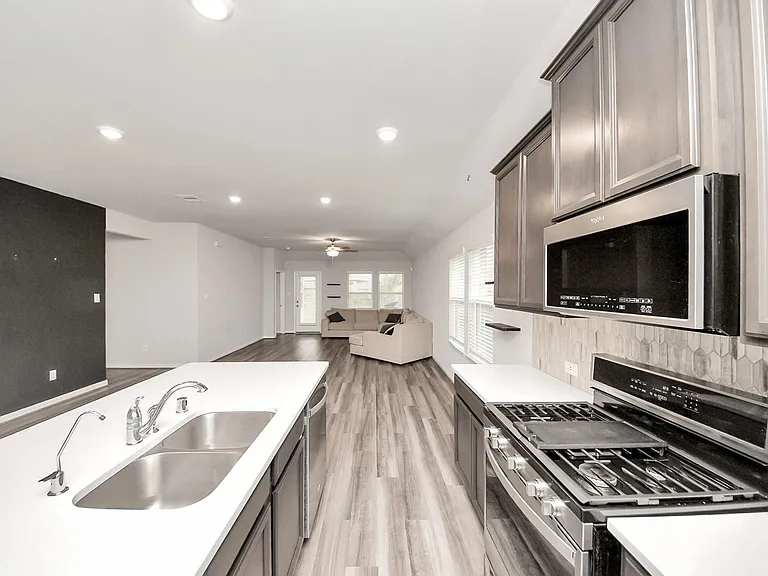 518 Ellwood Terrace Ln — Photo 11