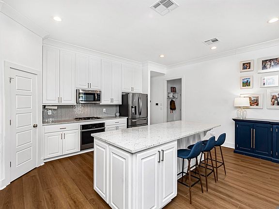 4th image of 8810 Southlawn Dr